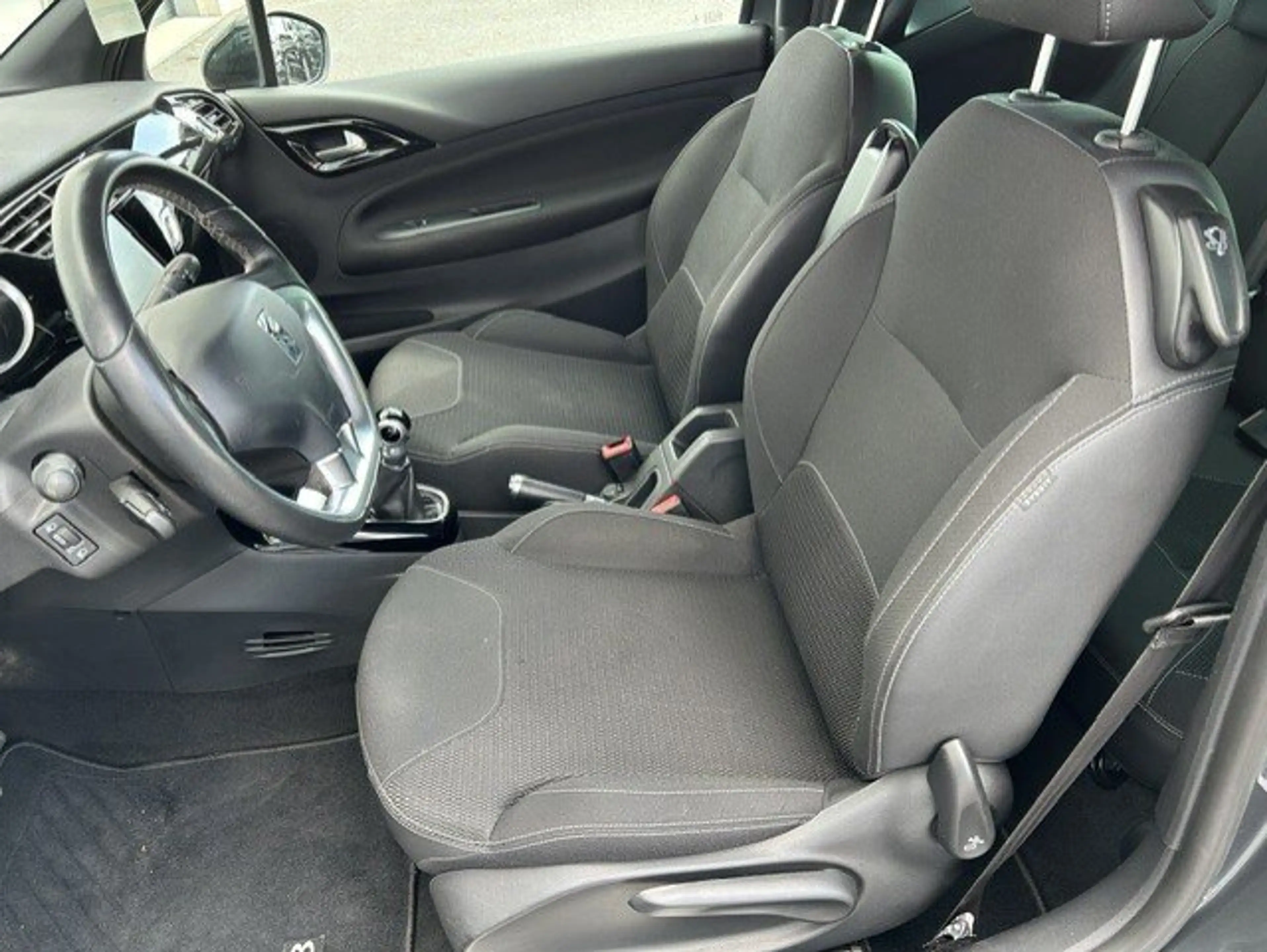 DS Automobiles DS 3 1.2i PureTech So Chic — photo 11