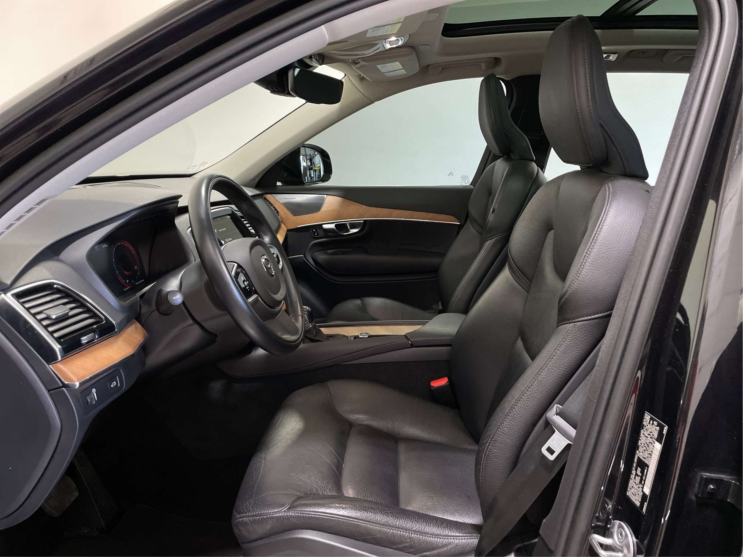 2022 Volvo XC90 T6 Momentum AWD 7 Places Cuir Toit Pano GPS Sièges — снимка 1