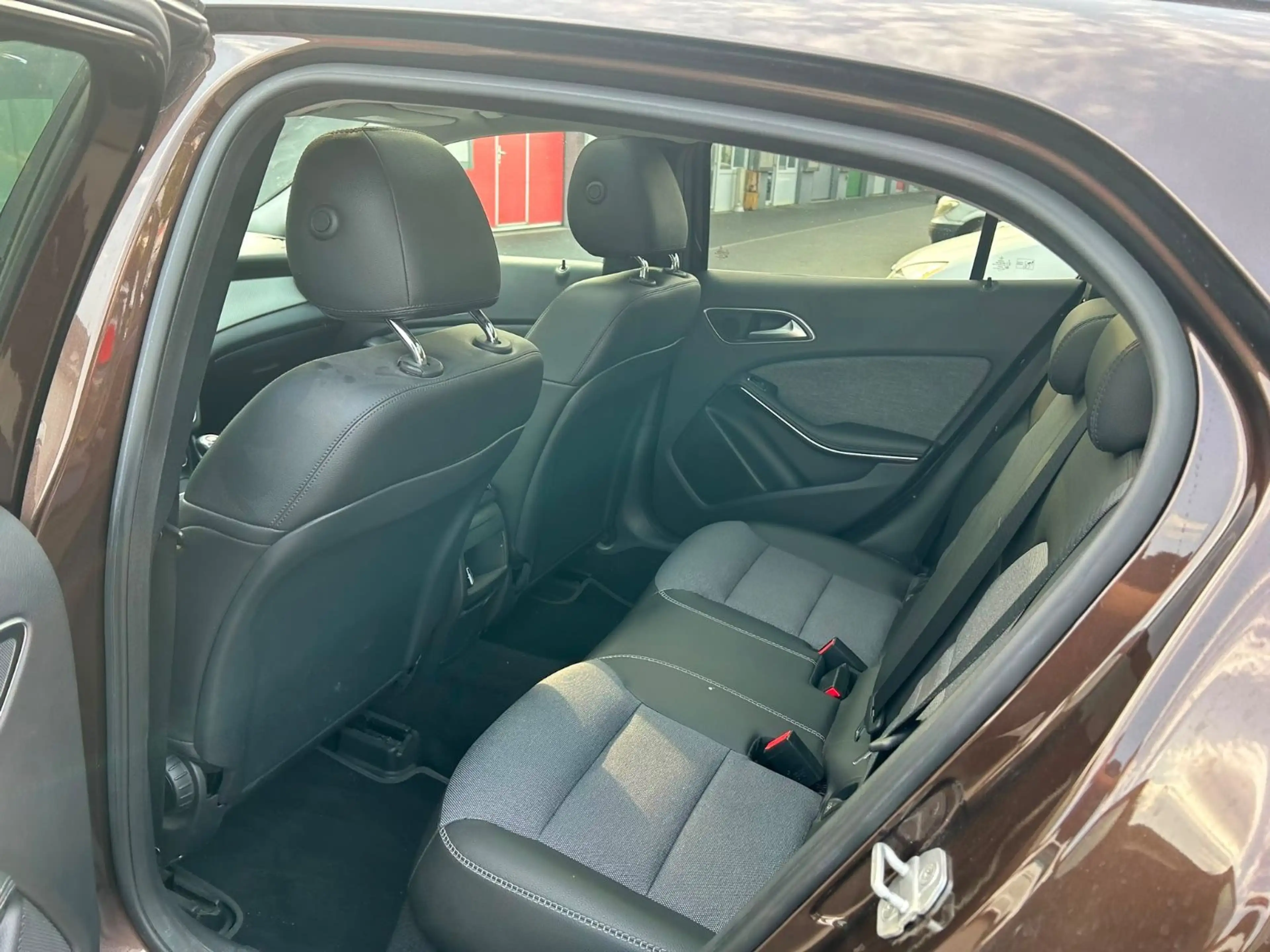 Mercedes-Benz GLA 200 GLA GLA 200*PANORAMA*NAVI*TÜV NEU*SERVICE NEU* — photo 15