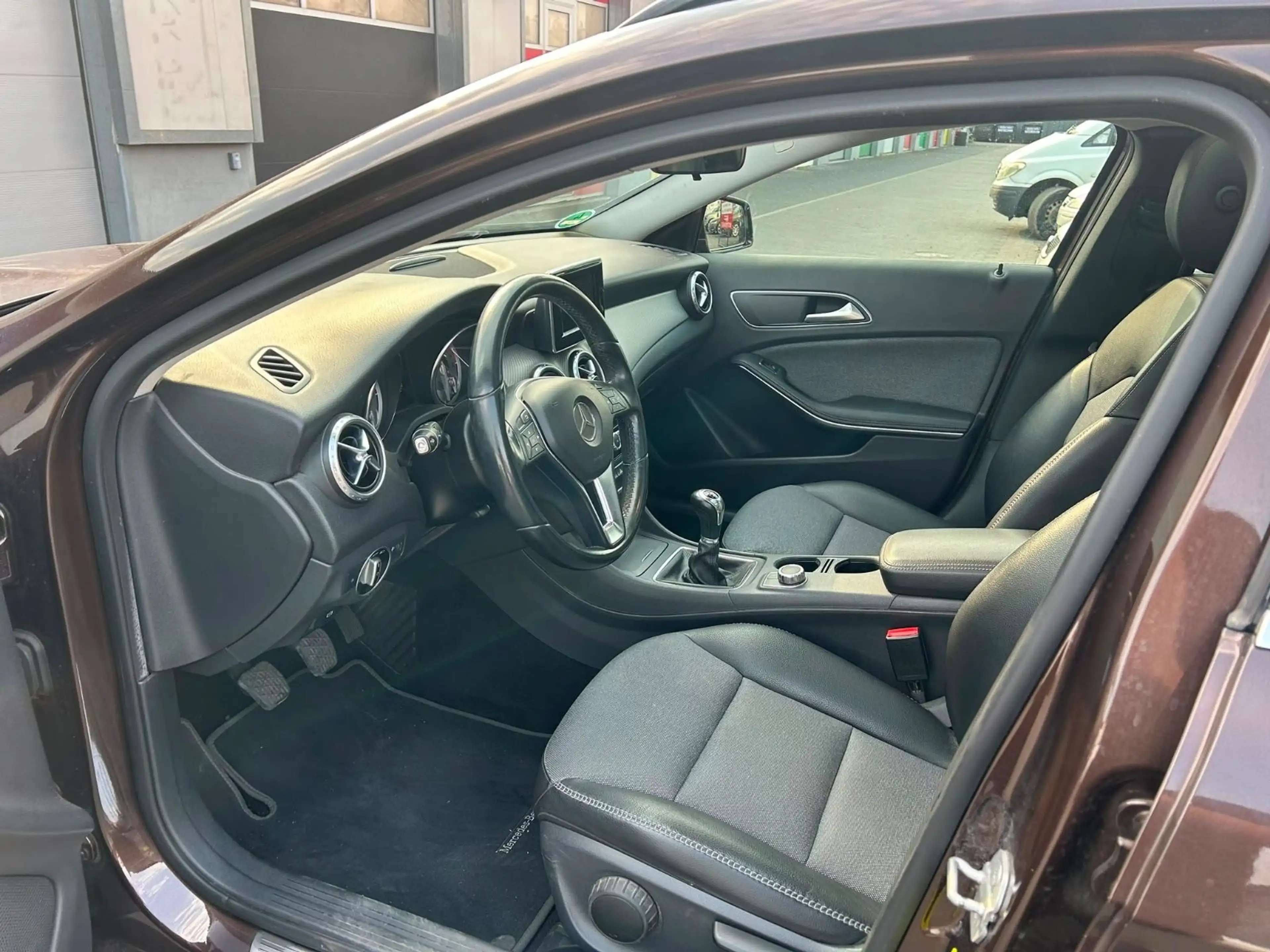 Mercedes-Benz GLA 200 GLA GLA 200*PANORAMA*NAVI*TÜV NEU*SERVICE NEU* — photo 11