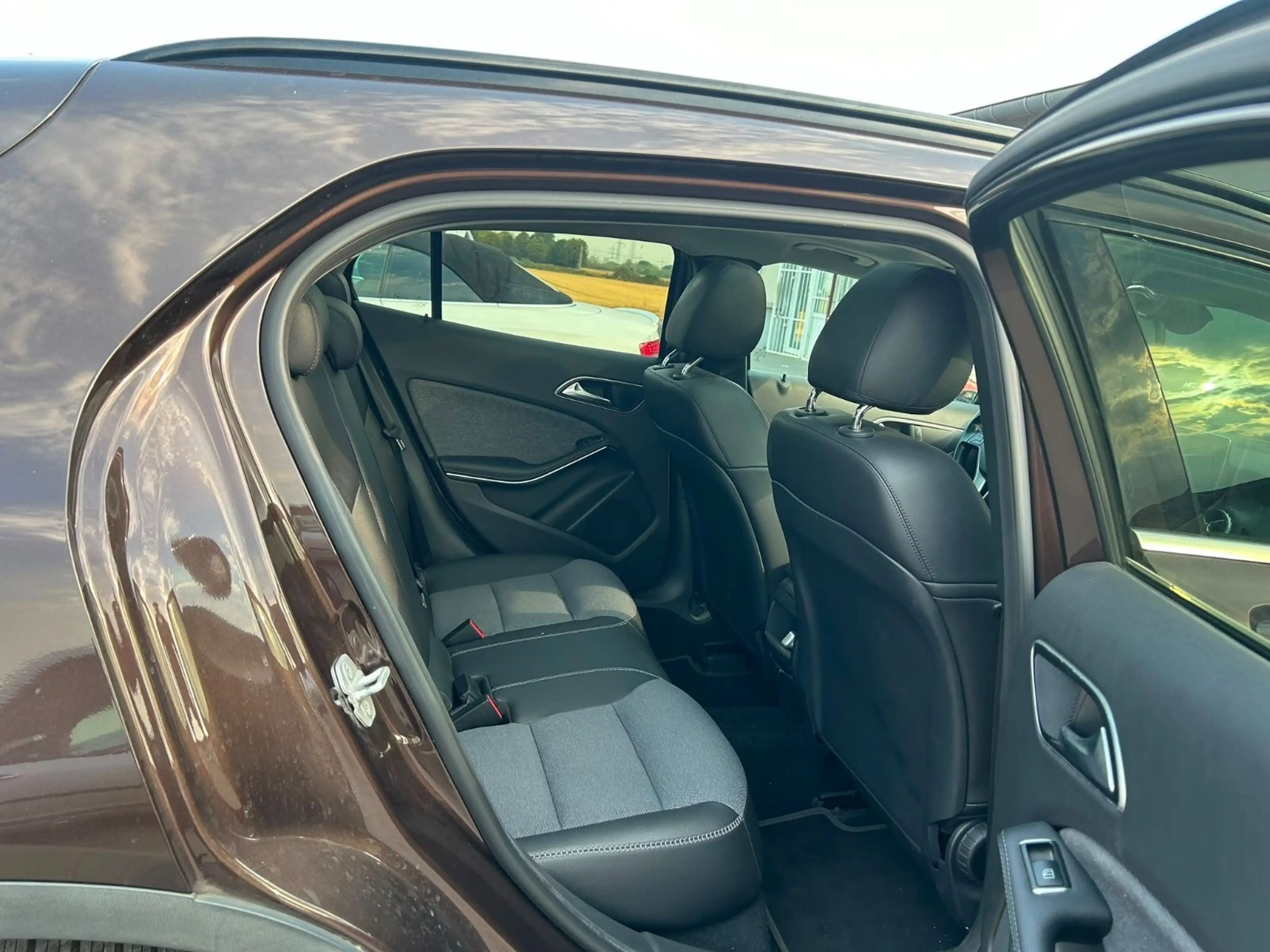 Mercedes-Benz GLA 200 GLA GLA 200*PANORAMA*NAVI*TÜV NEU*SERVICE NEU* — photo 14
