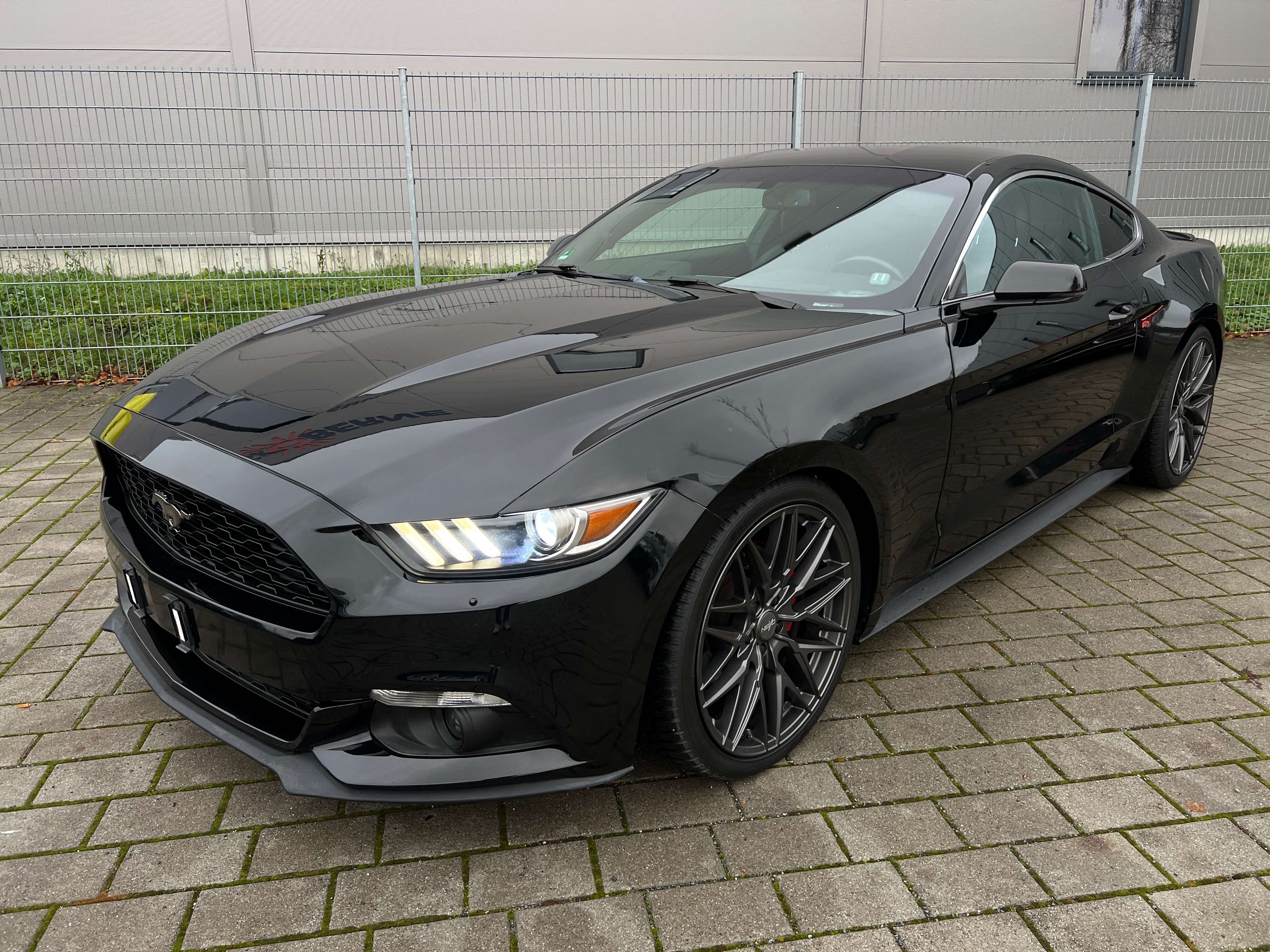Second hand Ford Mustang 