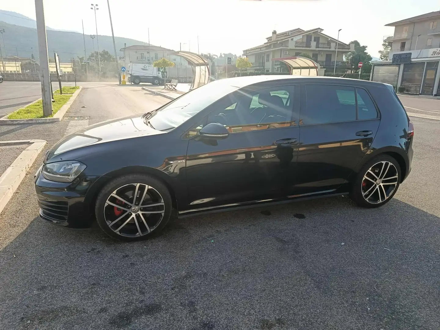 Volkswagen Golf GTD Schwarz - 2