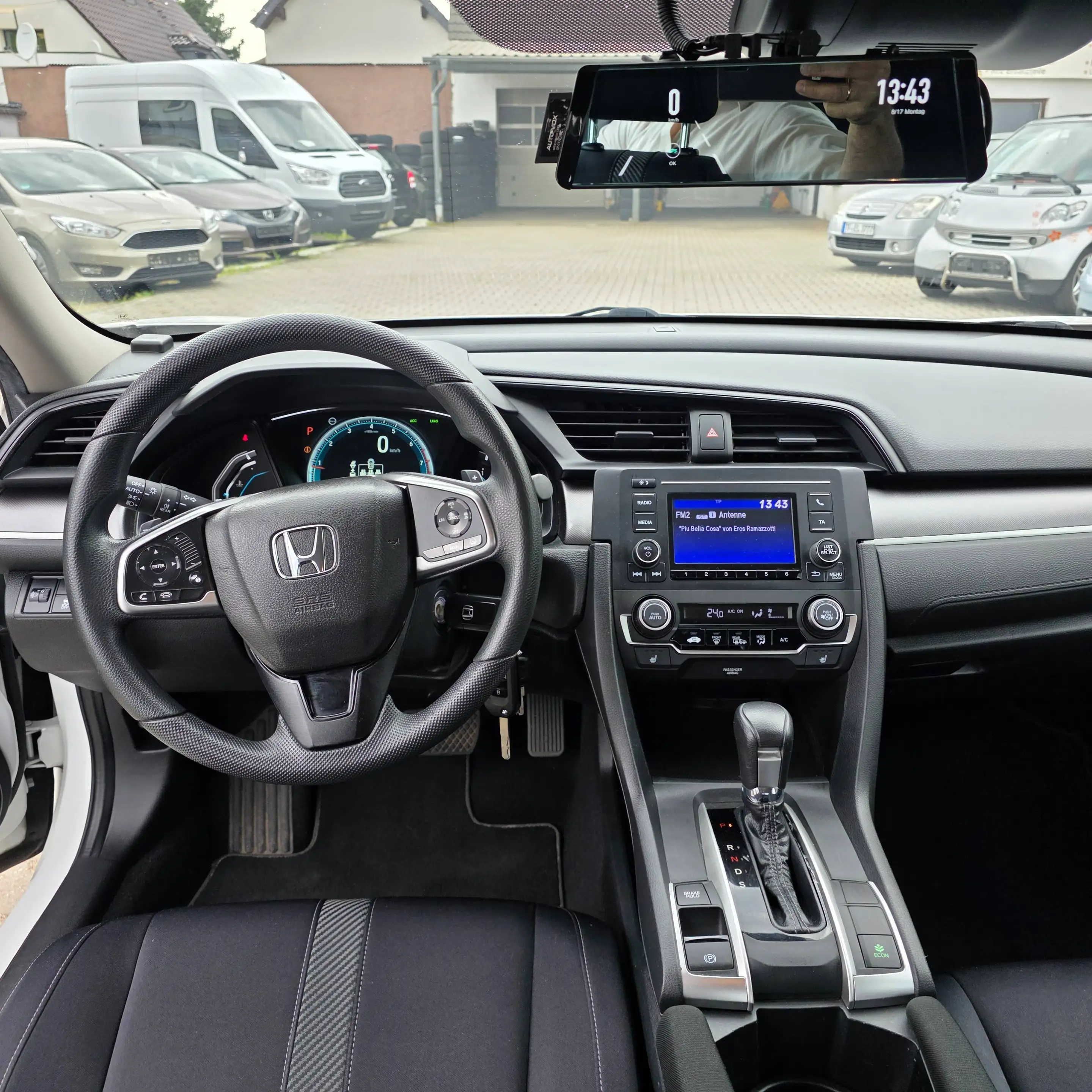 Honda Civic 1.5 Comfort — photo 11