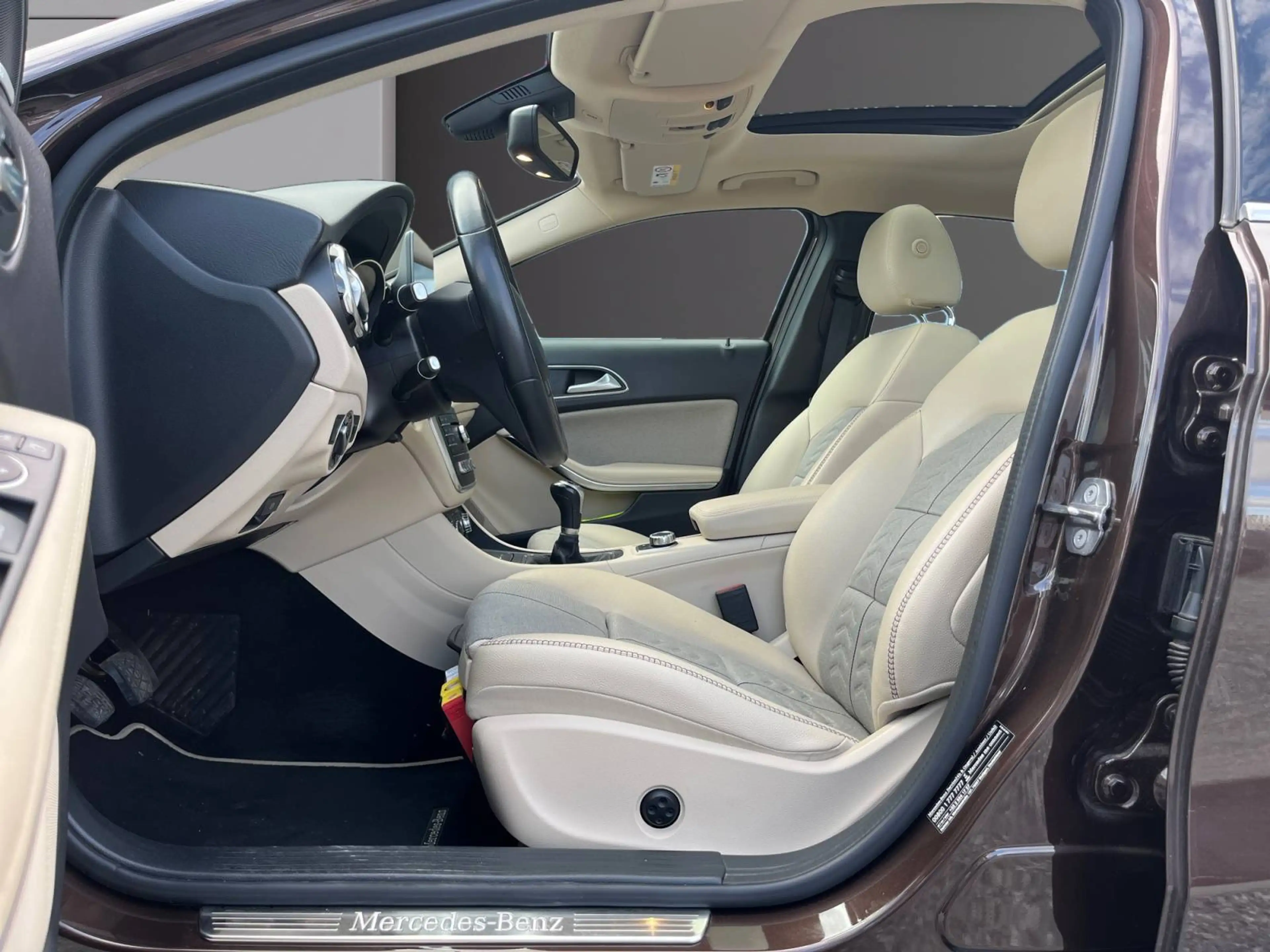 Mercedes-Benz GLA 180 GLA 180 Business Solution (EU6.2) — photo 9