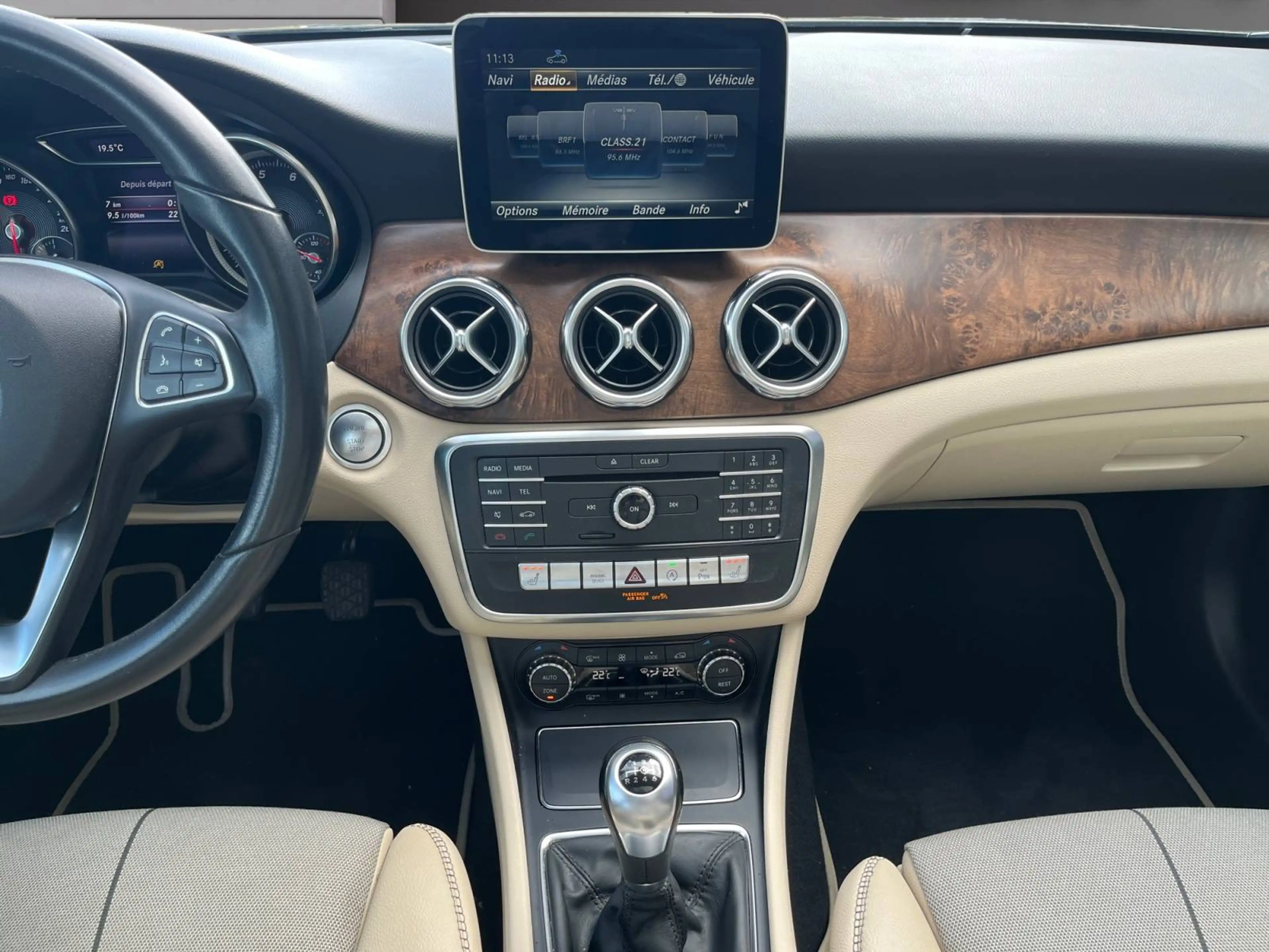 Mercedes-Benz GLA 180 GLA 180 Business Solution (EU6.2) — photo 12