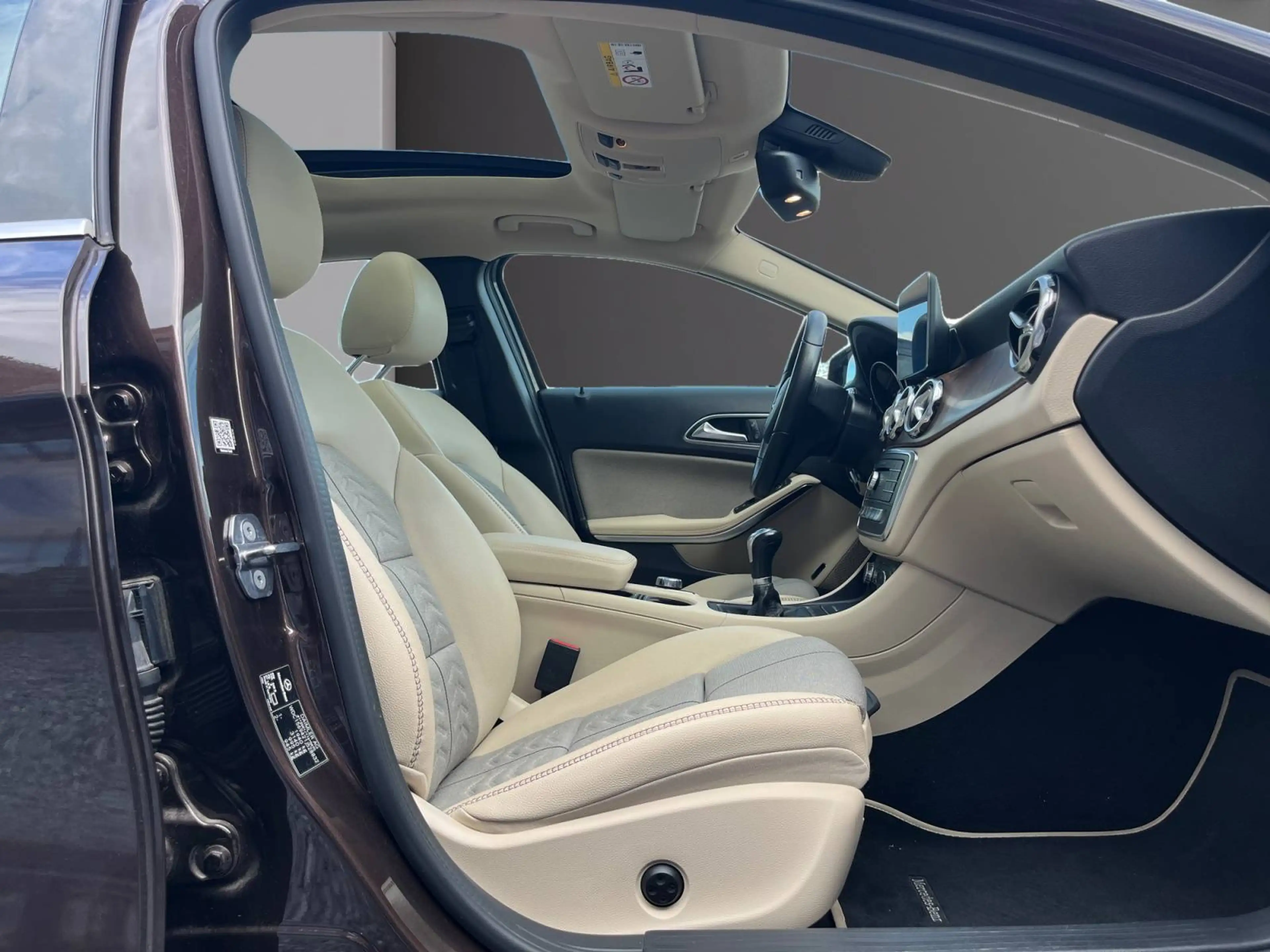 Mercedes-Benz GLA 180 GLA 180 Business Solution (EU6.2) — photo 10