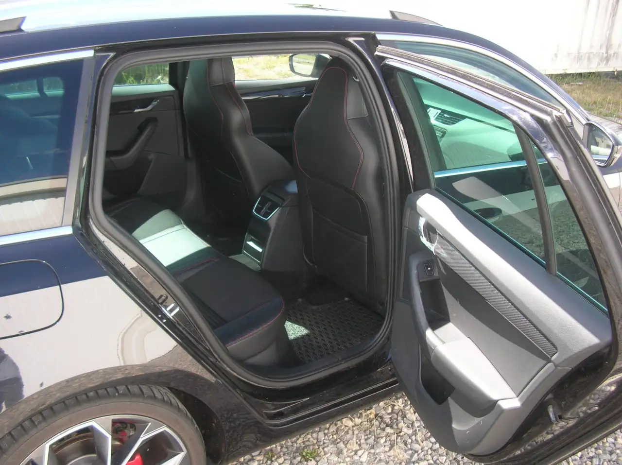 SKODA OCTAVIA COMBI RS 2.0 TDI - BVM - CAMÉRA DE RECUL - PACK SPORT - CT RECENT
