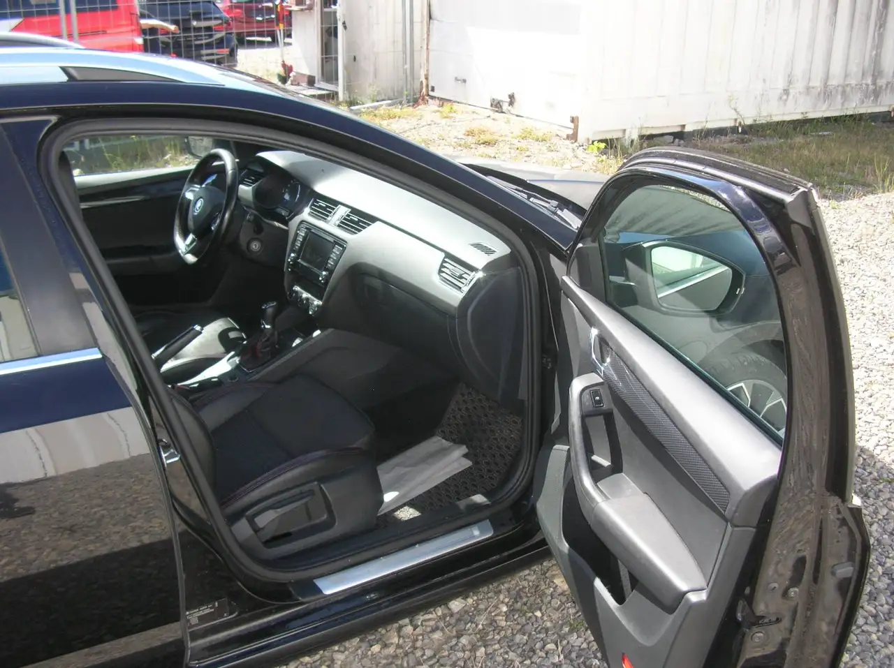 SKODA OCTAVIA COMBI RS 2.0 TDI - BVM - CAMÉRA DE RECUL - PACK SPORT - CT RECENT