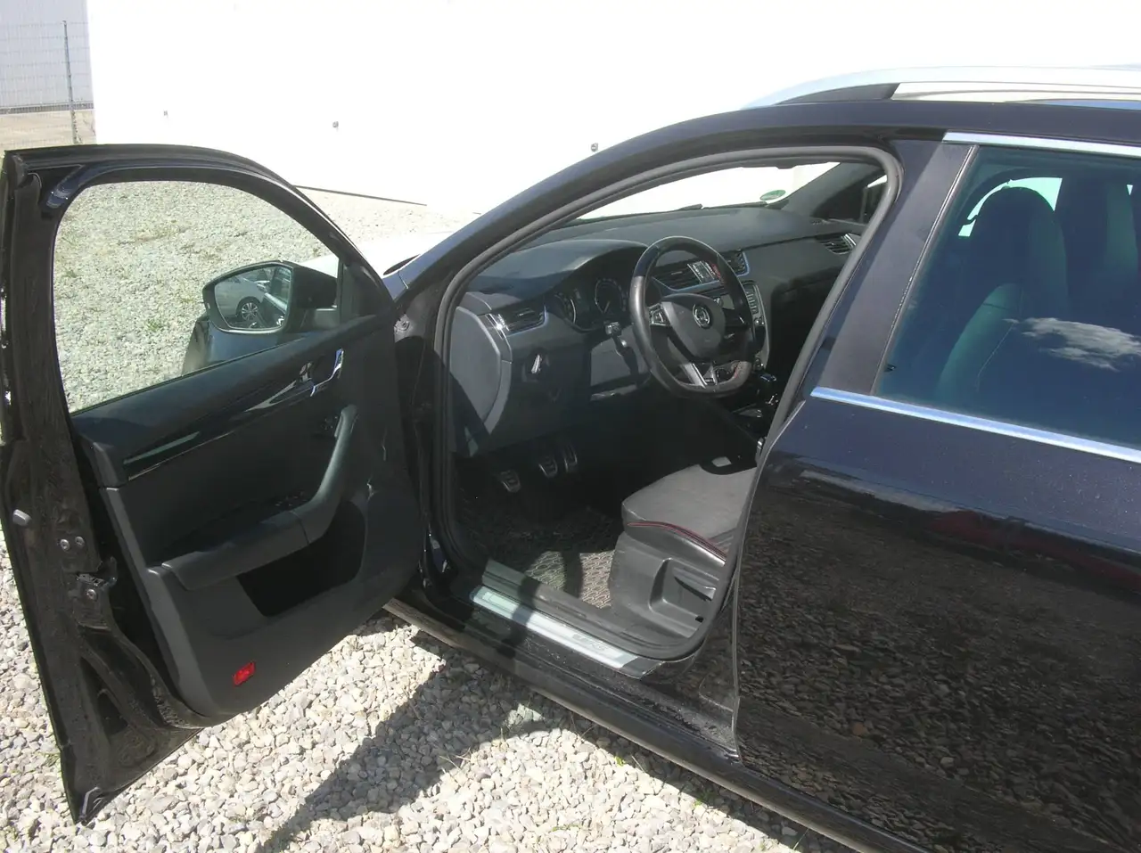 SKODA OCTAVIA COMBI RS 2.0 TDI - BVM - CAMÉRA DE RECUL - PACK SPORT - CT RECENT