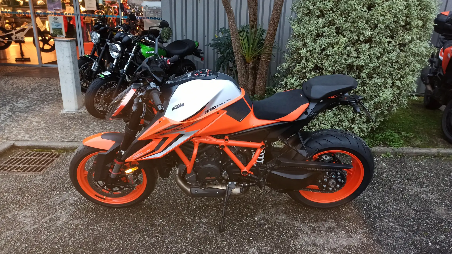 KTM 1290 Super Duke R Orange - 2