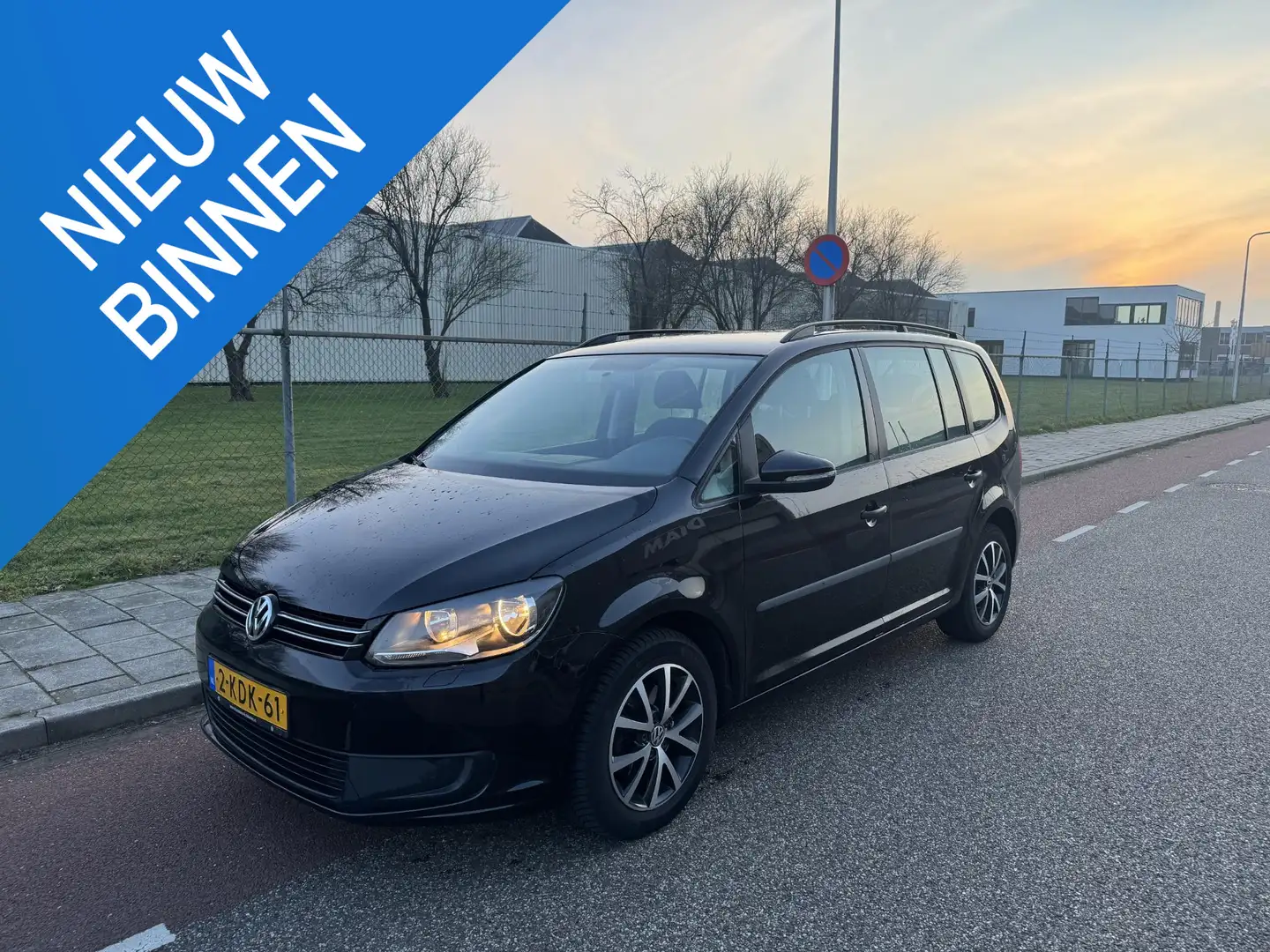 Volkswagen Touran 1.6 TDI 7-persoons, Weinig KM, 1e Eigenaar Noir - 1