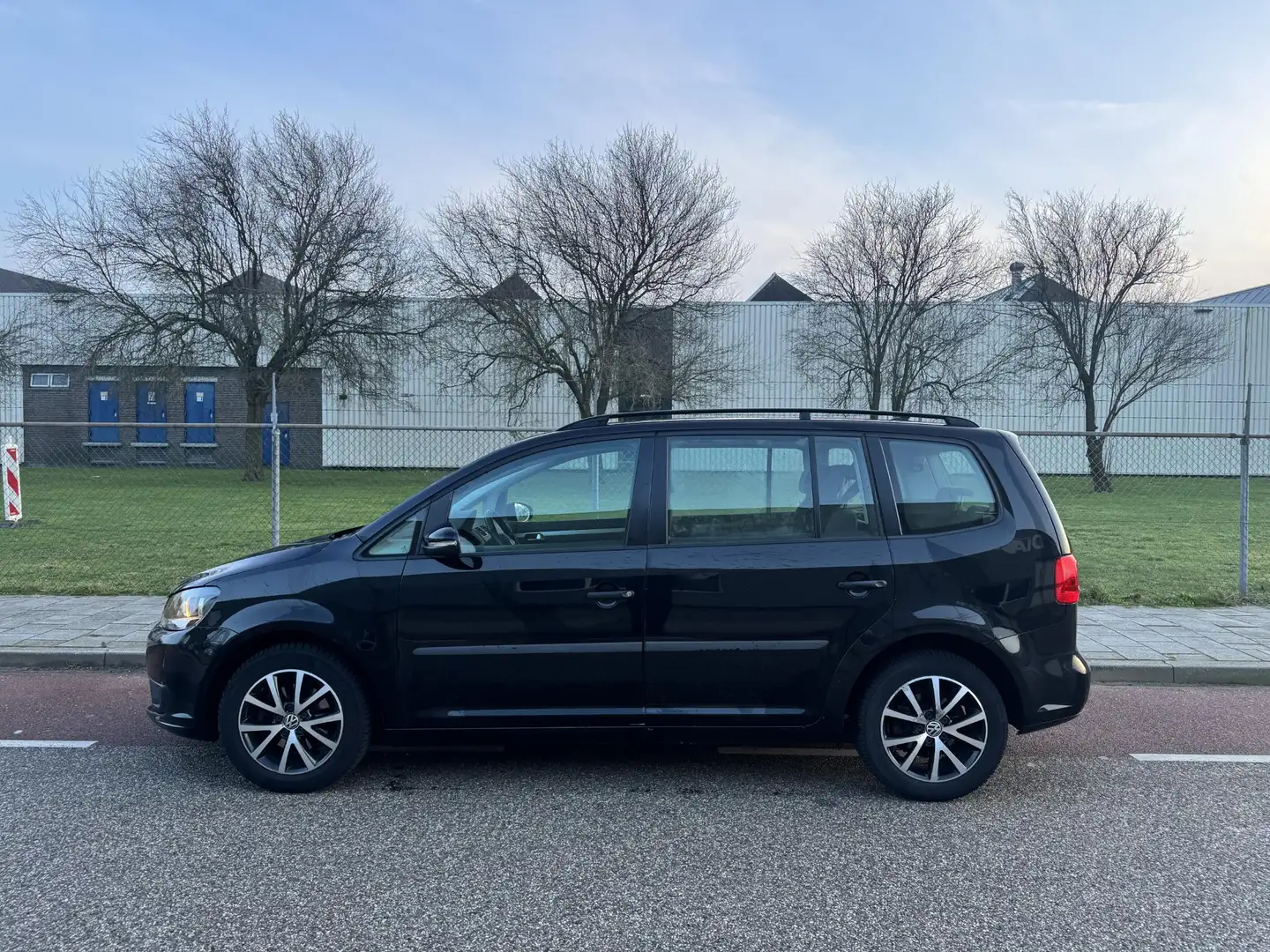 Volkswagen Touran 1.6 TDI 7-persoons, Weinig KM, 1e Eigenaar Noir - 2