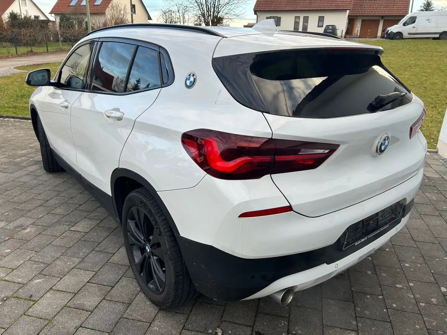 BMW X2 X2 sDrive18i AdvanPlus 18" Navi LED CD DAB eKlappe Weiß - 2