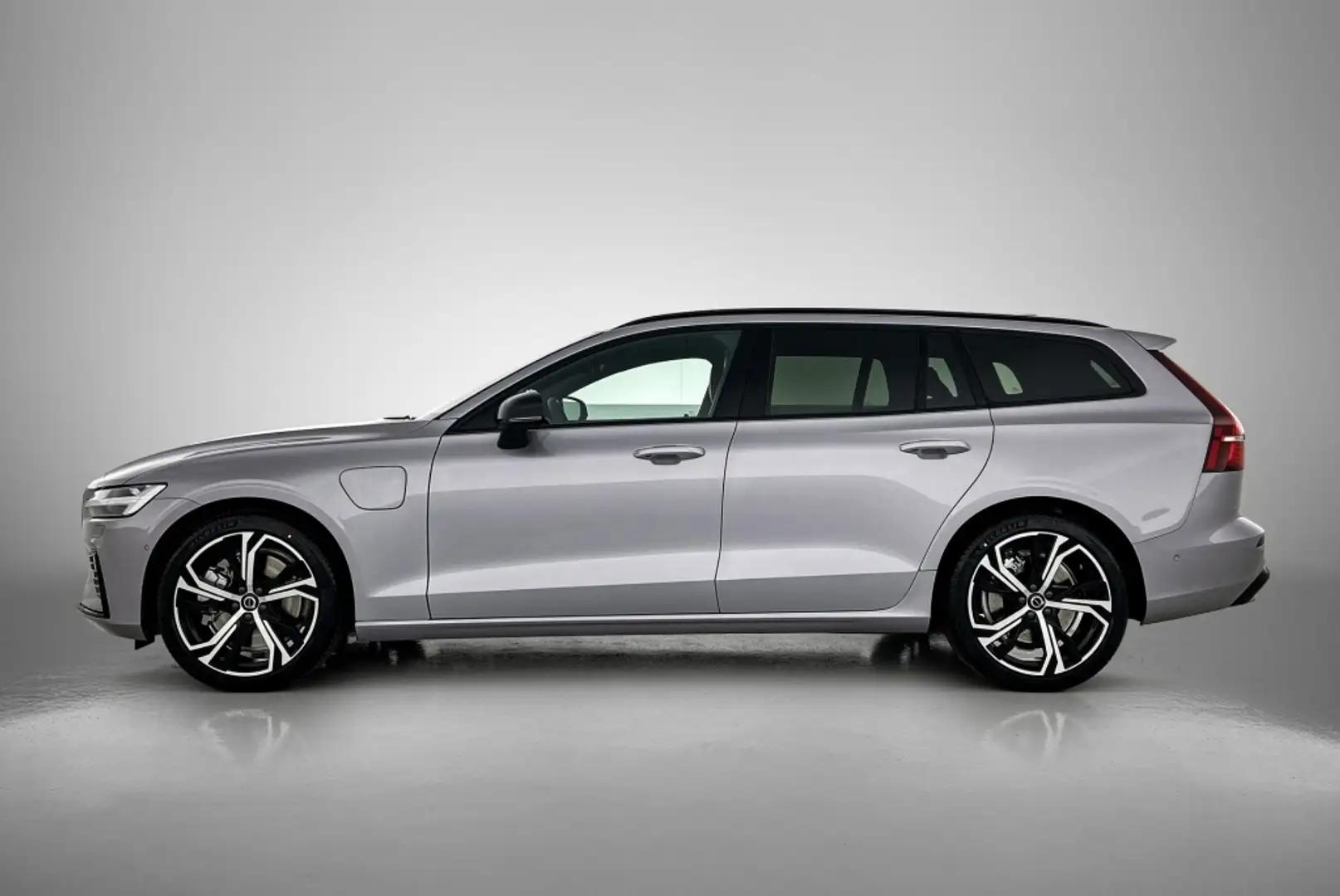 Volvo V60 T6 Twin Engine AWD Ultra | ACTIE || Van 65295 voor Zilver - 2