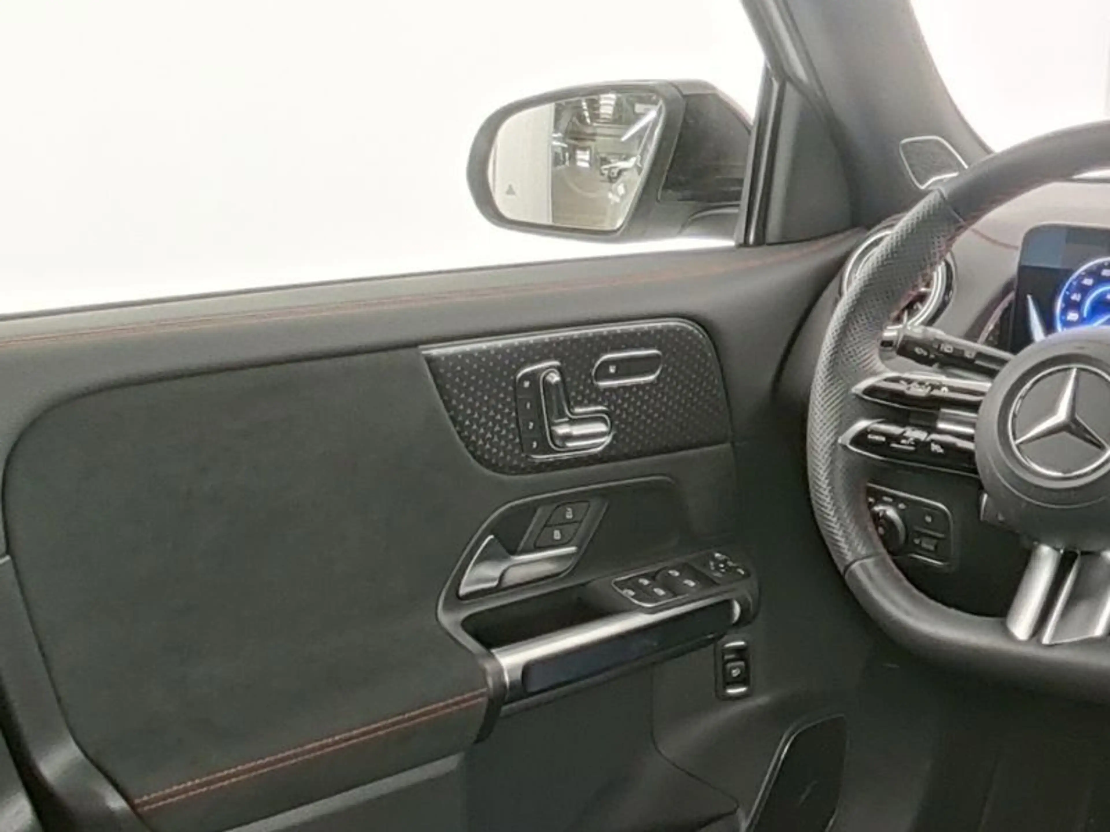 Mercedes-Benz EQB 250 AMG-PREMIUM NIGHT DISTRONIC MEMORY 360 — photo 9