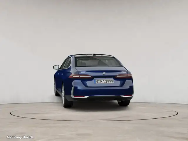 BMW 5 Series view 7