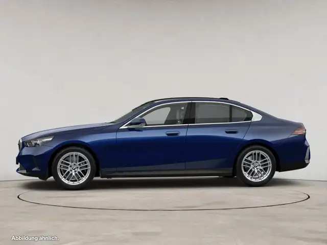 BMW 5 Series view 5