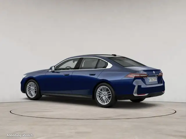 BMW 5 Series view 6