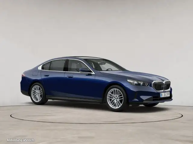 BMW 5 Series view 9