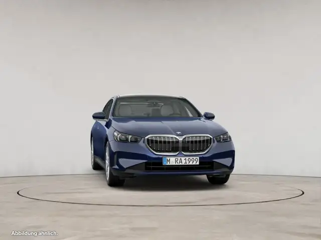 BMW 5 Series view 10