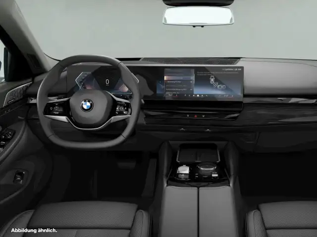 BMW 5 Series view 4
