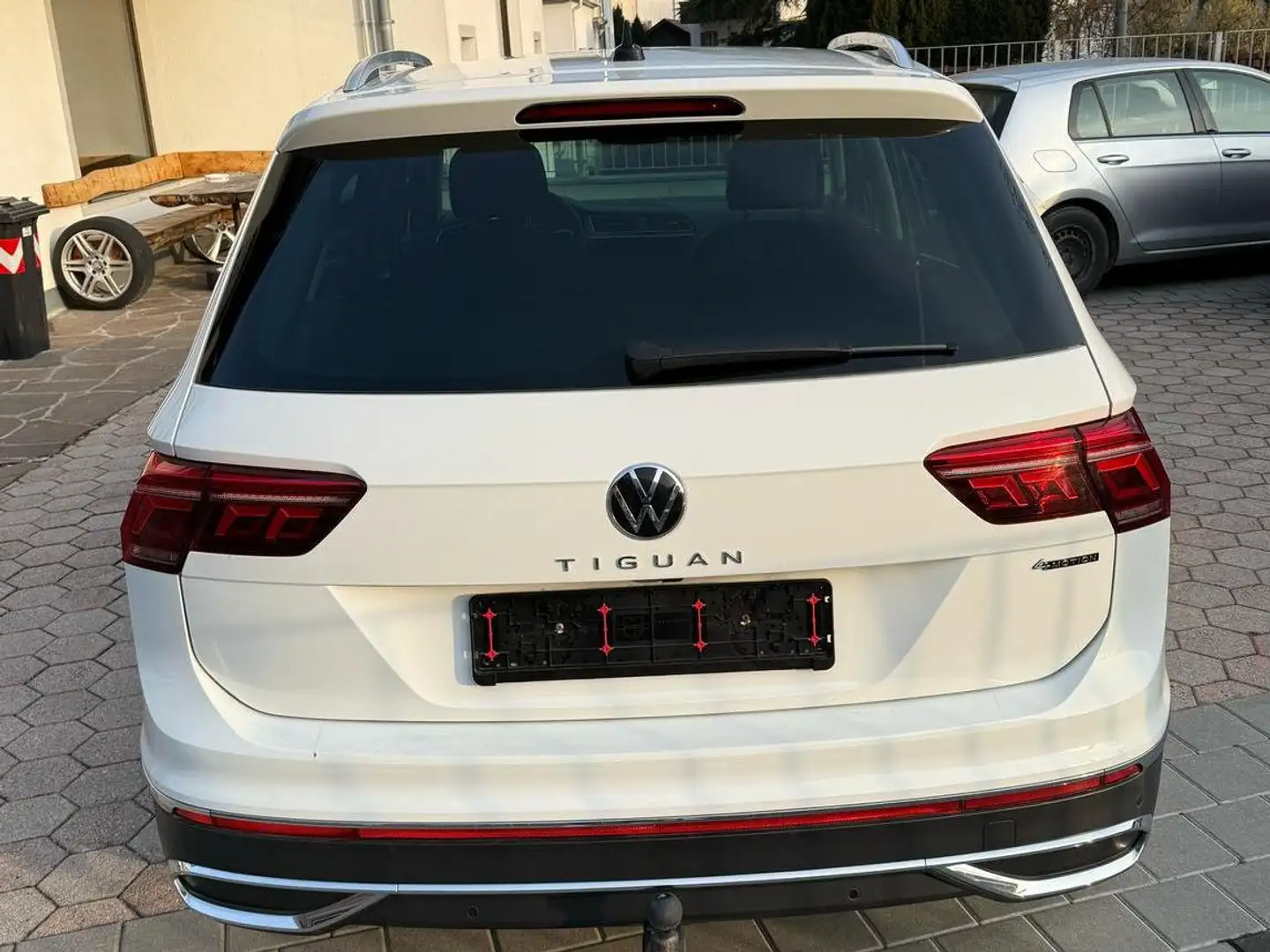 Volkswagen Tiguan 2.0 tdi Elegance 4motion 200cv dsg Bianco - 2