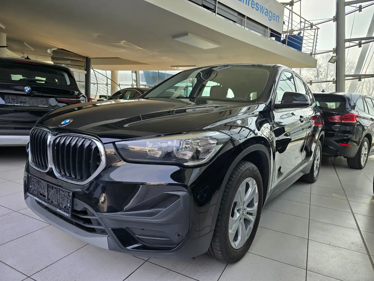 BMW X1 25e Hybrid Allrad Aut.  Navigation/Parkassistent Schwarz - 1