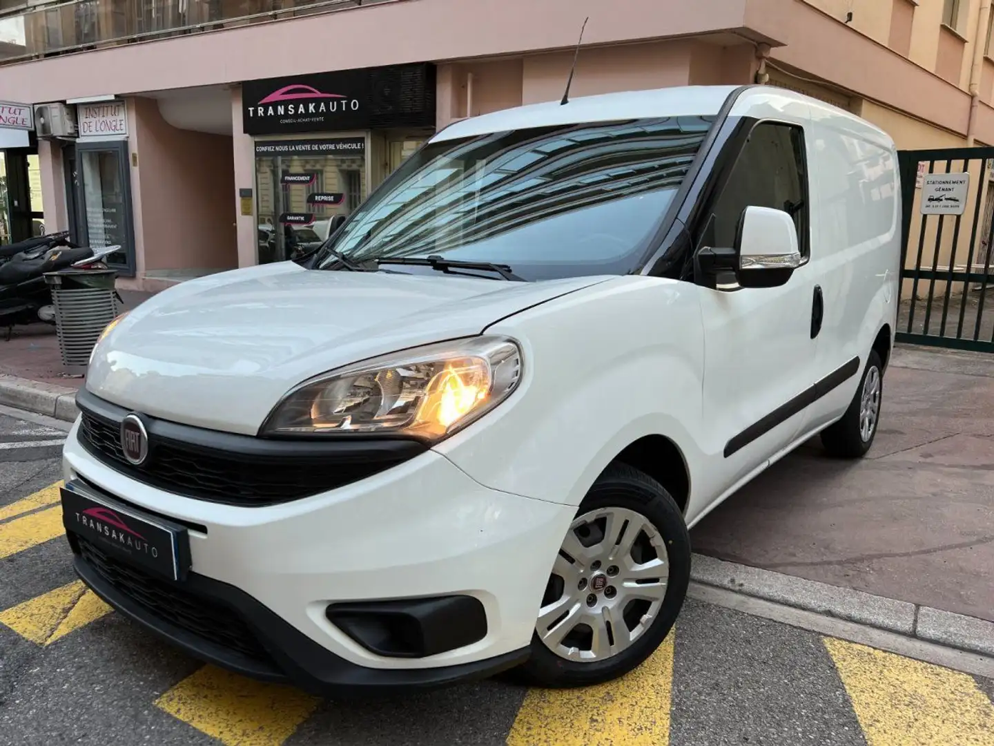 Fiat Doblo CARGO 1.3l MULTIJET 95 CV PACK PROFESSIONAL TRIO N Blanc - 1
