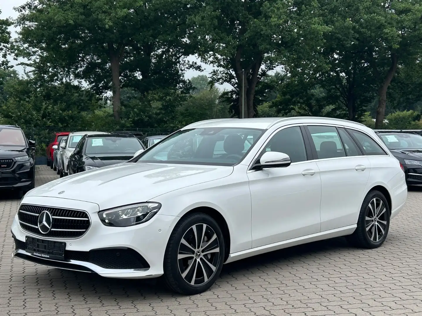 Mercedes-Benz E 300 de Avantgarde Blanco - 1