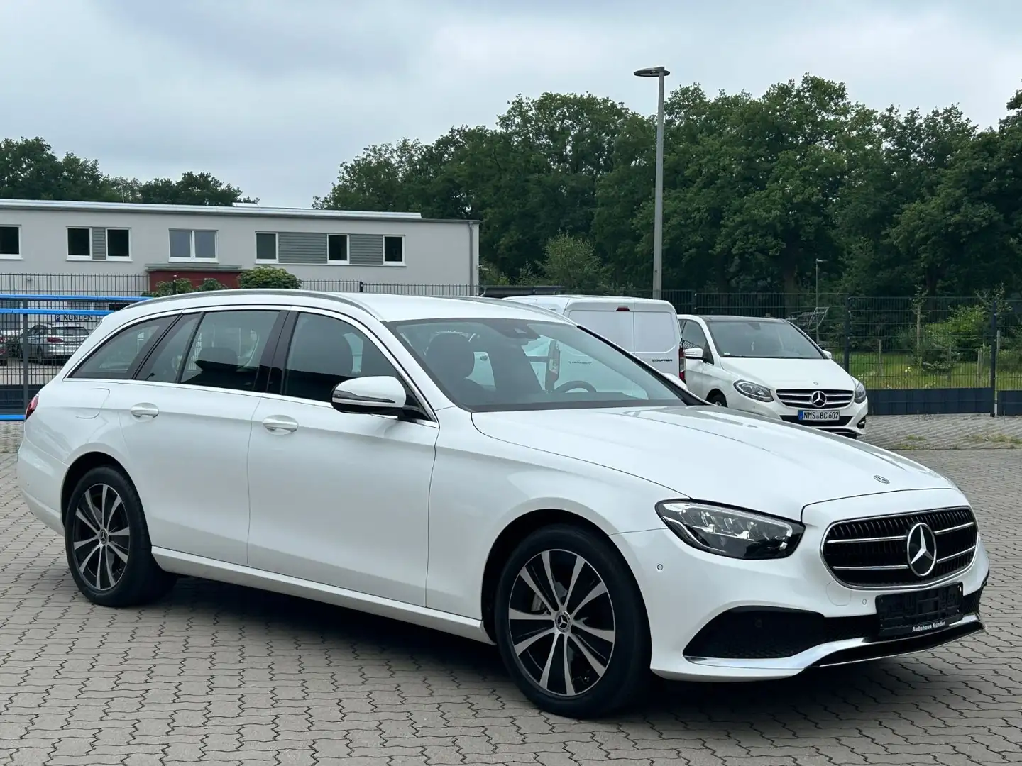 Mercedes-Benz E 300 de Avantgarde Blanco - 2