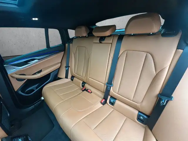 BMW X4 view 13