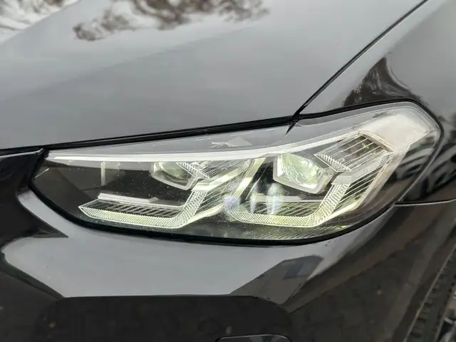 BMW X4 view 9