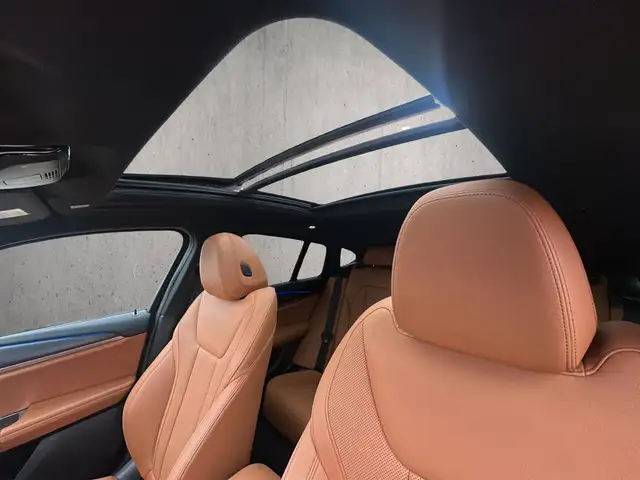 BMW X4 view 11