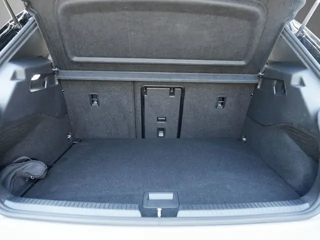 Volkswagen Id.3 view 8