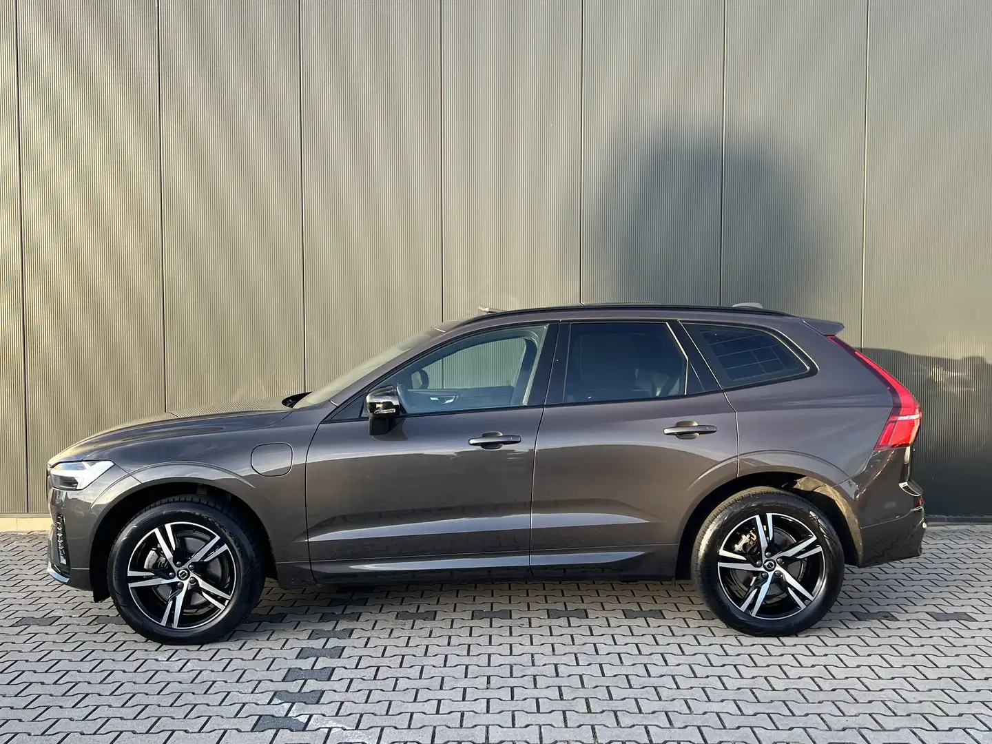 Volvo XC60 T6 Plug-in hybrid AWD R-Design | Harman/Kardon | F Grijs - 2