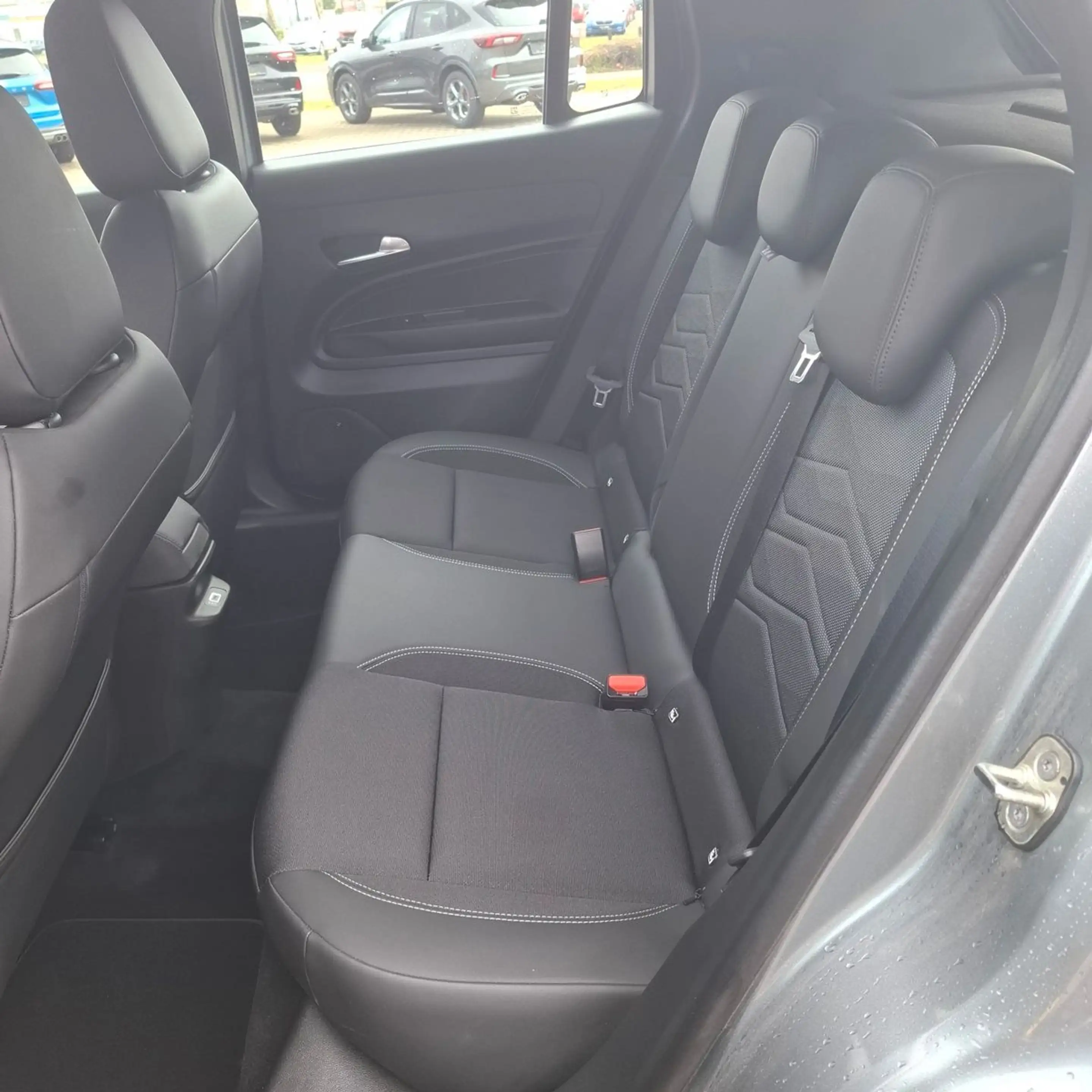 Jeep Avenger Altitude — photo 12