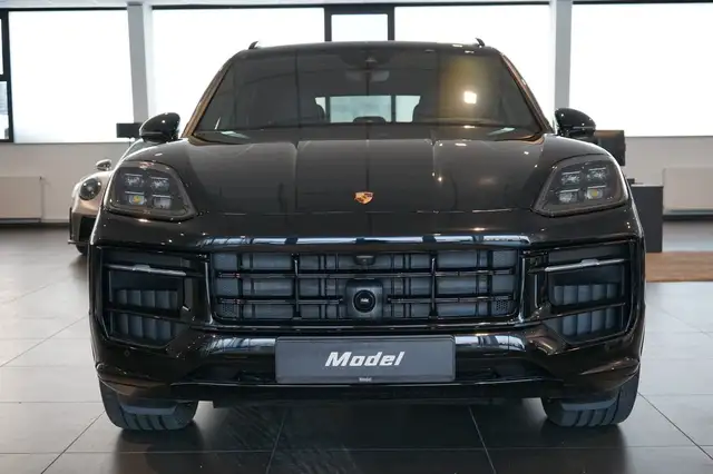 Porsche Cayenne view 3