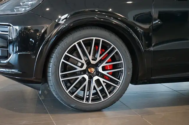 Porsche Cayenne view 6