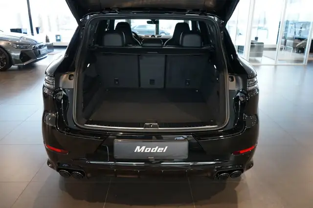 Porsche Cayenne view 5