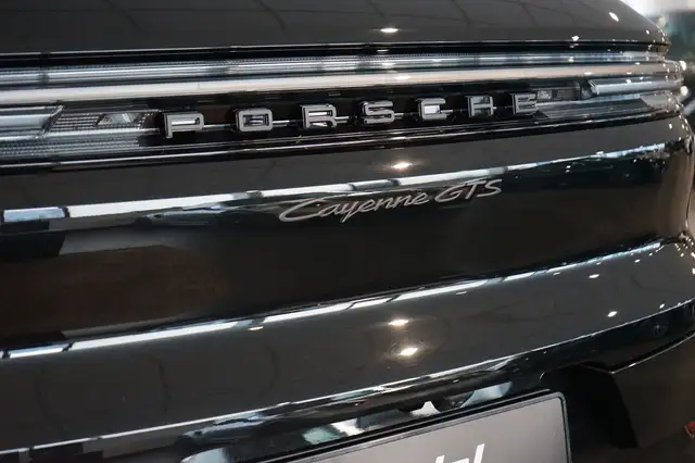 Porsche Cayenne view 12