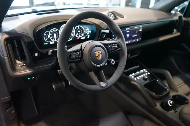 Porsche Cayenne view 10