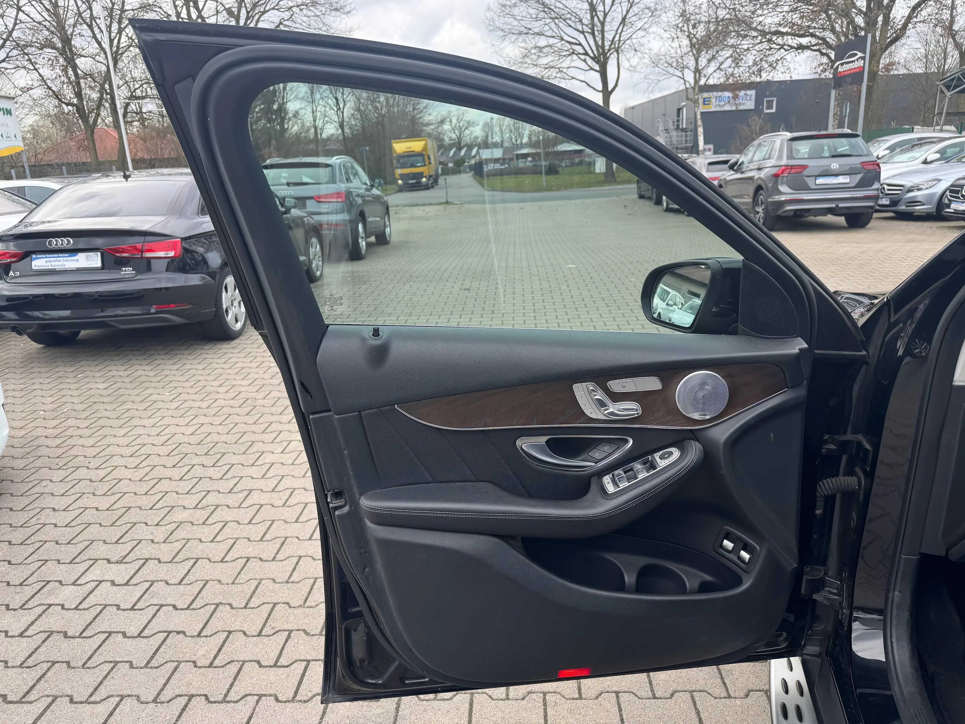 Mercedes-Benz GLC 350 d 4Matic 9G-TRONIC "AMG Line" *AHK *360 Grad — photo 9