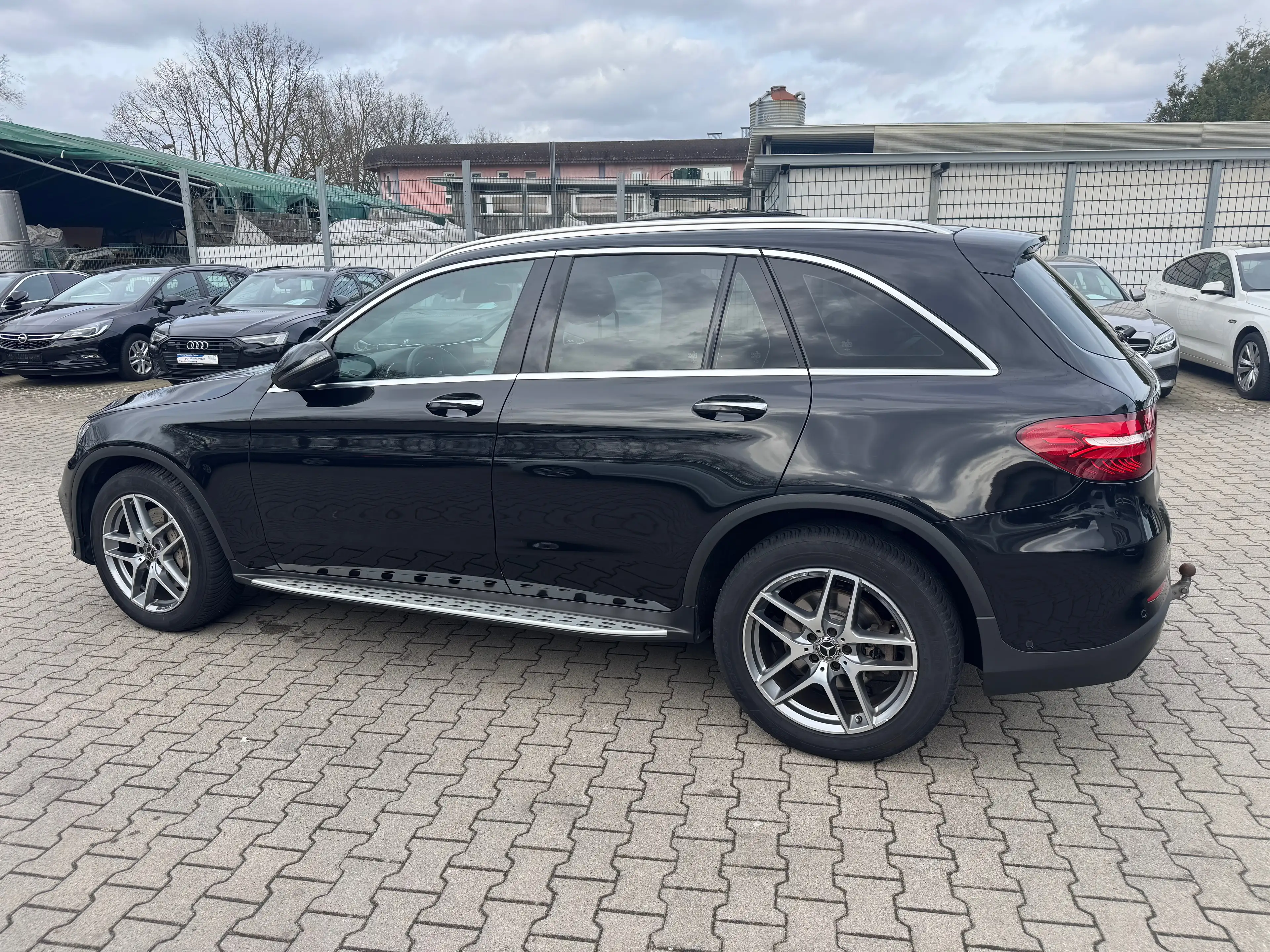 Mercedes-Benz GLC 350 d 4Matic 9G-TRONIC "AMG Line" *AHK *360 Grad — photo 2