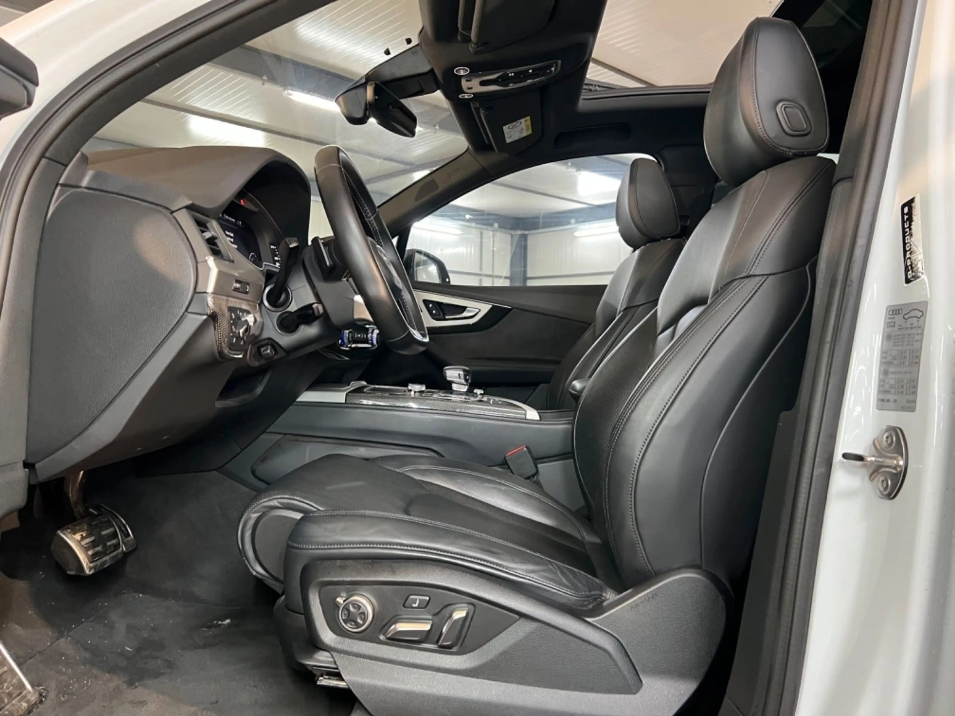 Audi SQ7 4.0 TDI V8 quattro Advanced Voll 7-Sitz Pano — photo 11