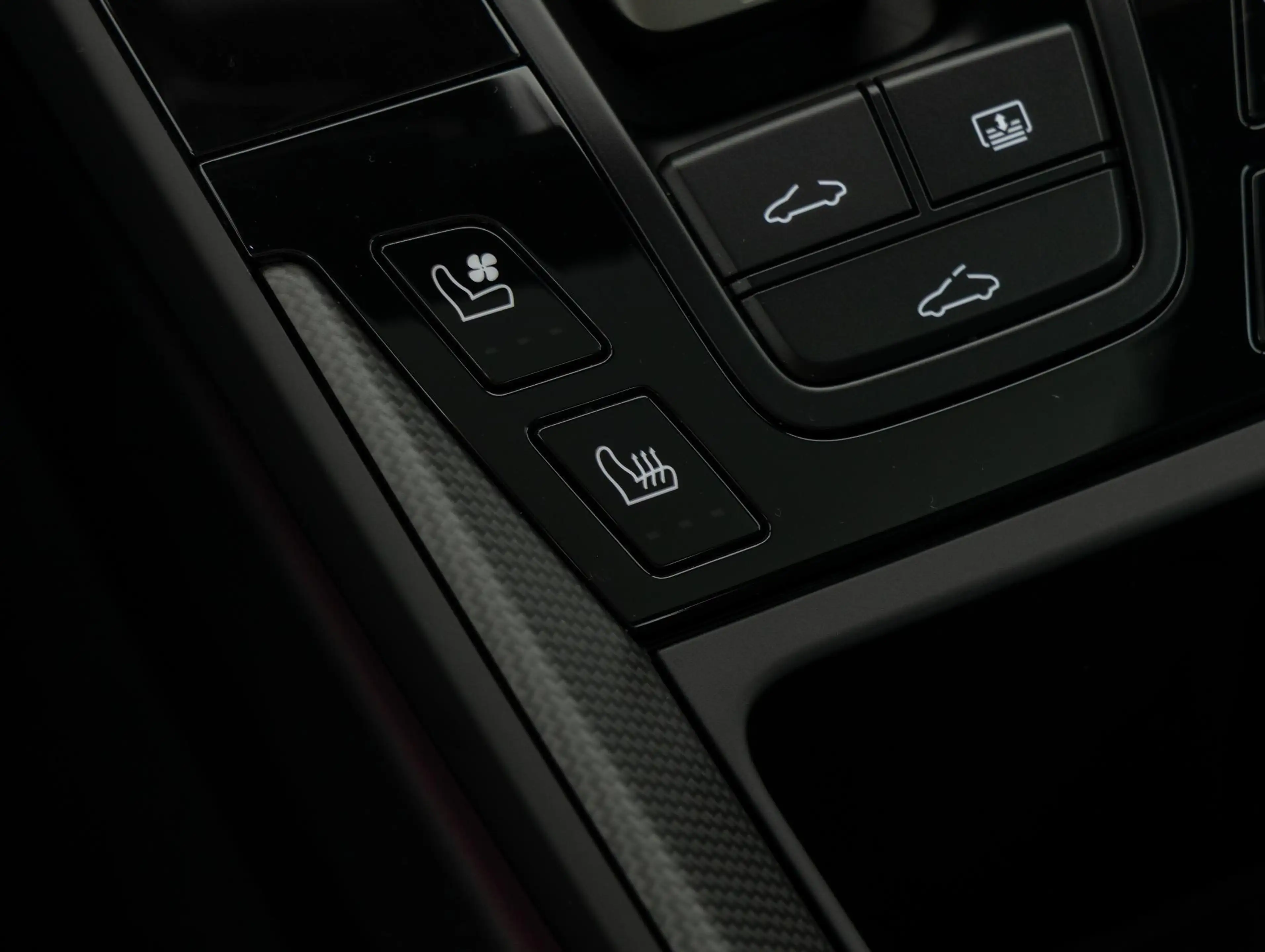 Porsche 992 Turbo S — photo 40
