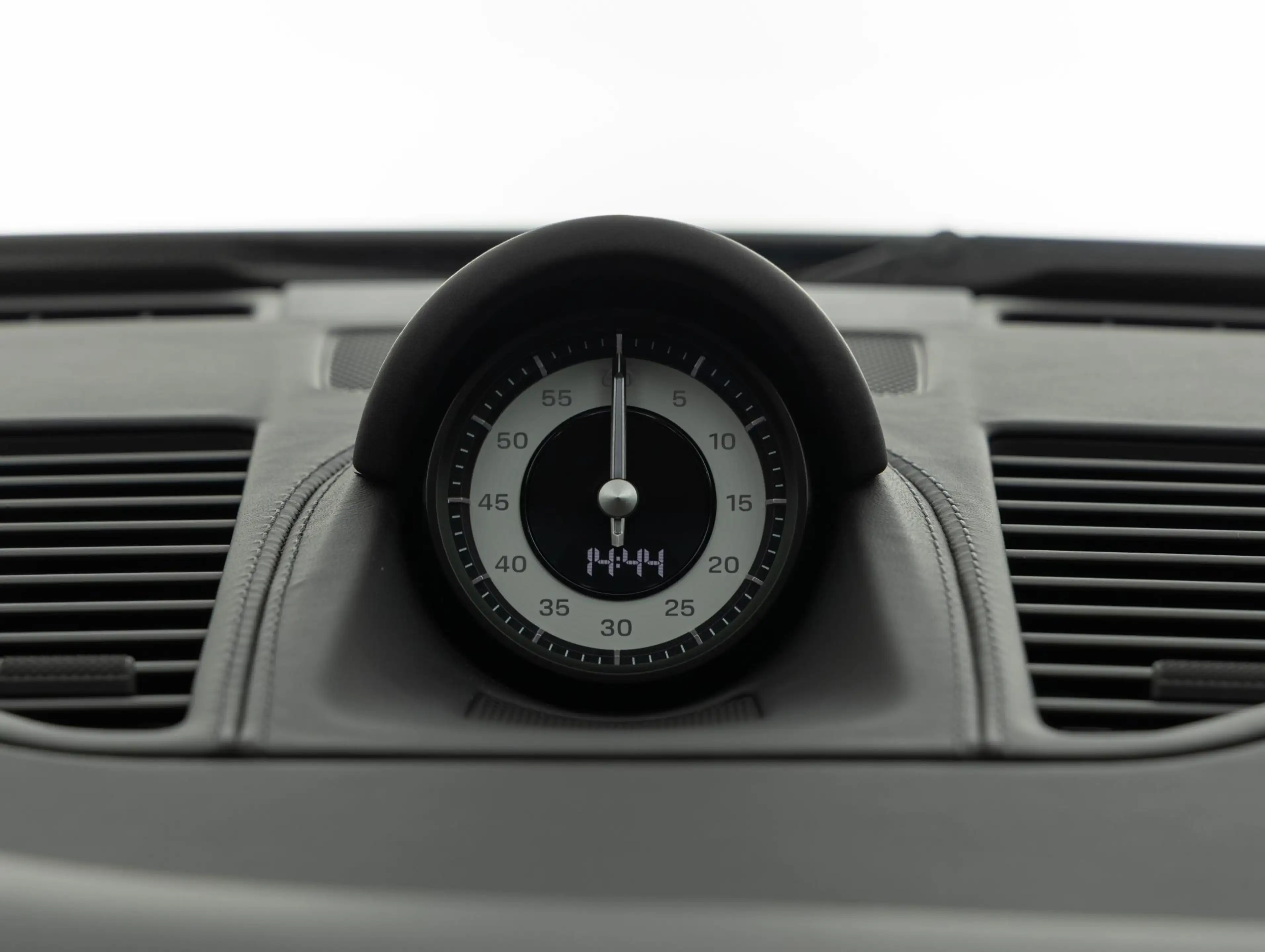 Porsche 992 Turbo S — photo 17