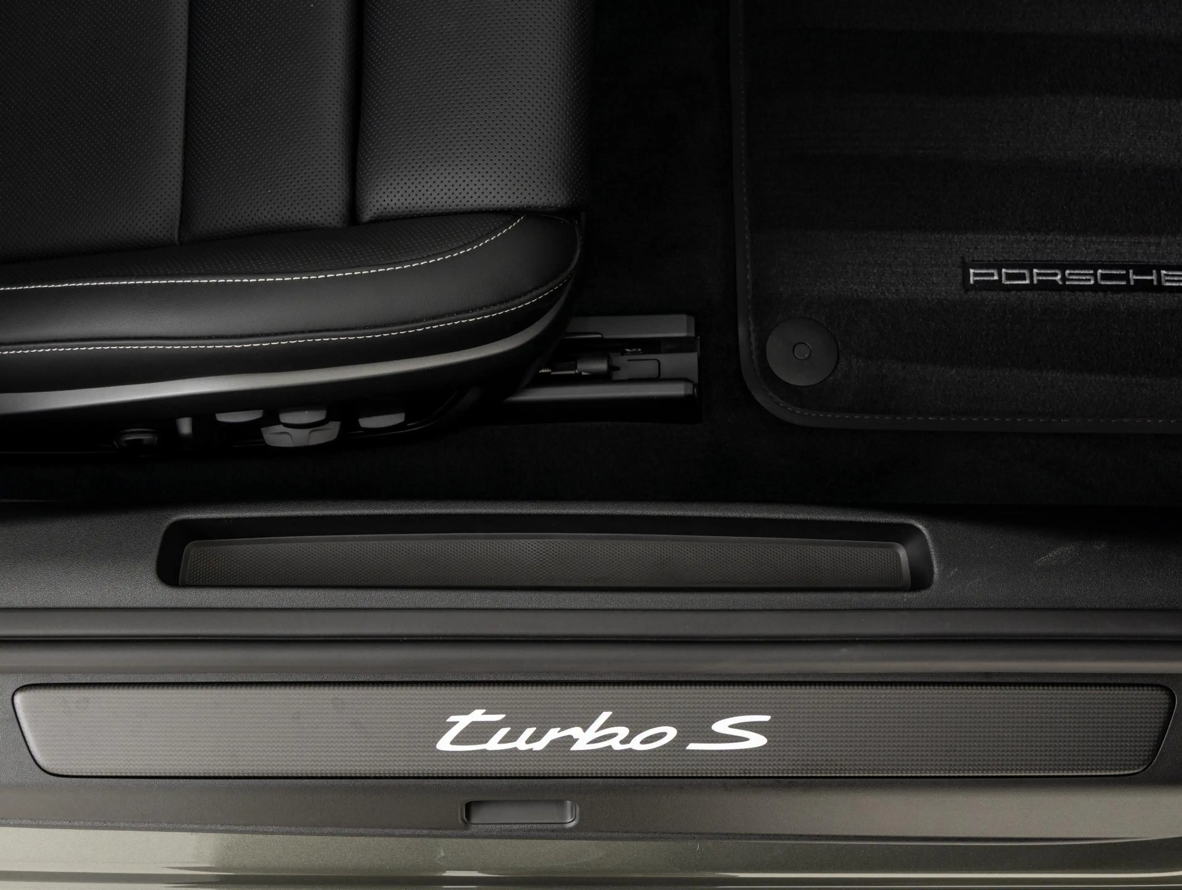 Porsche 992 Turbo S — photo 32