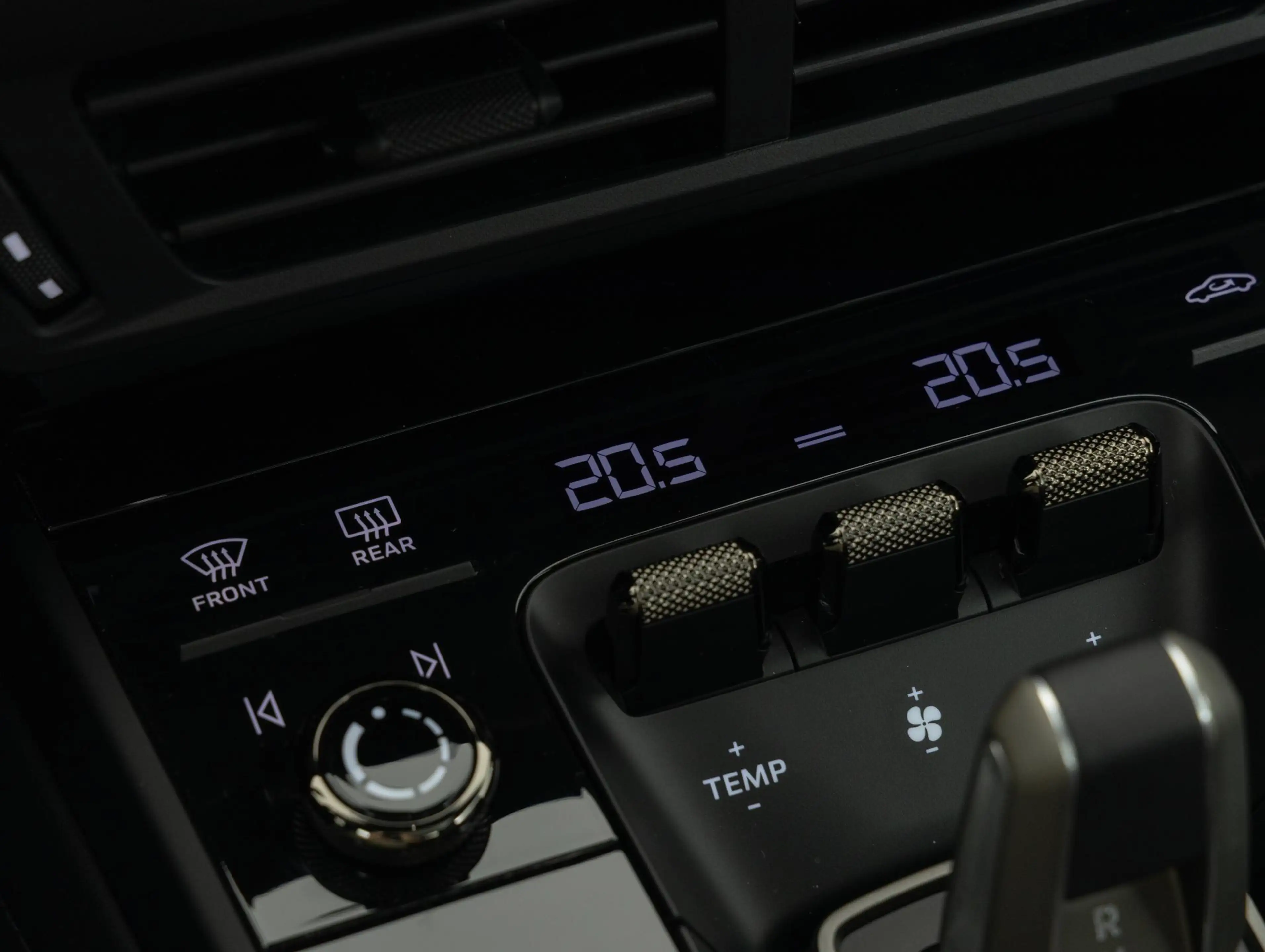 Porsche 992 Turbo S — photo 39