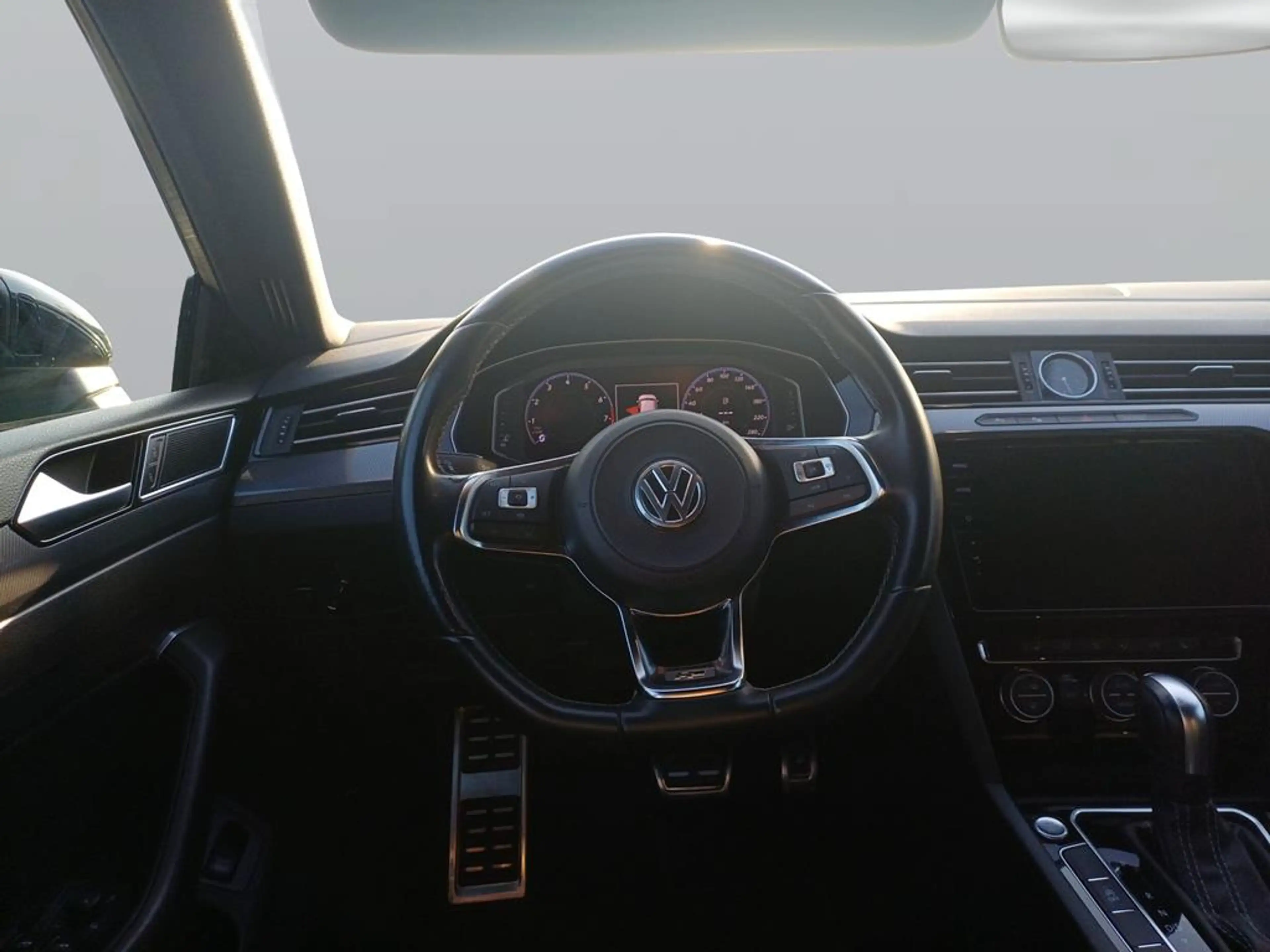 Volkswagen Arteon R-Line — photo 15